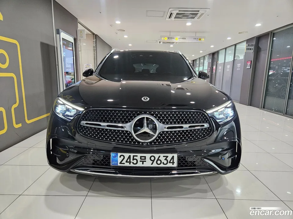 Mercedes-Benz GLC-Class GLC300 4MATIC AMG Line 2023 — thumbnail 3