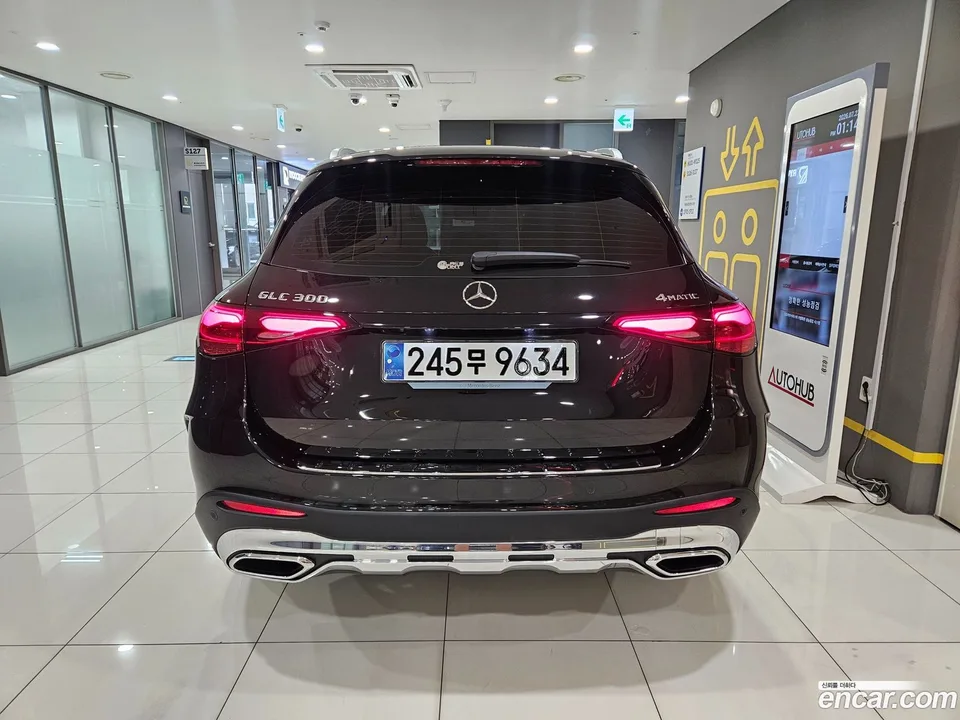 Mercedes-Benz GLC-Class GLC300 4MATIC AMG Line 2023 — thumbnail 4