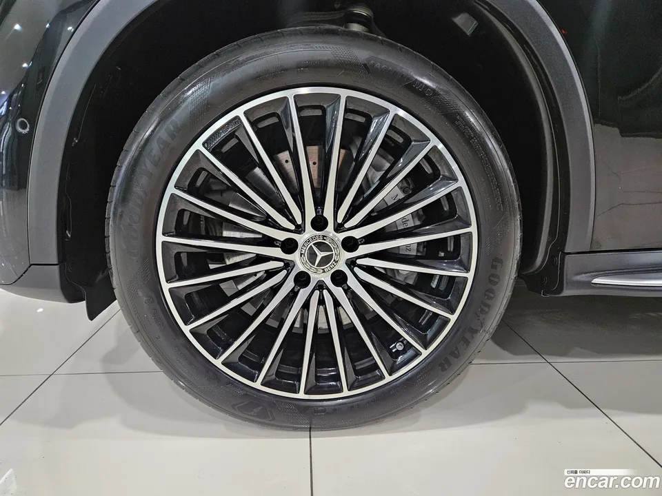 Mercedes-Benz GLC-Class GLC300 4MATIC AMG Line 2023 — thumbnail 5