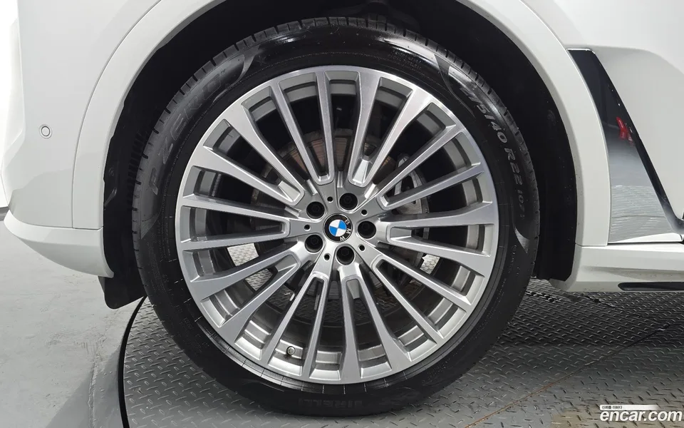 BMW X7 xDrive 40i 6 2025 — thumbnail 2