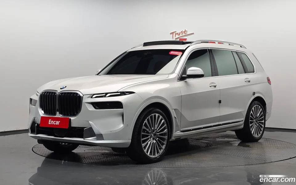 BMW X7 xDrive 40i 6 2025 — photo 1, buy with delivery to Moscow
