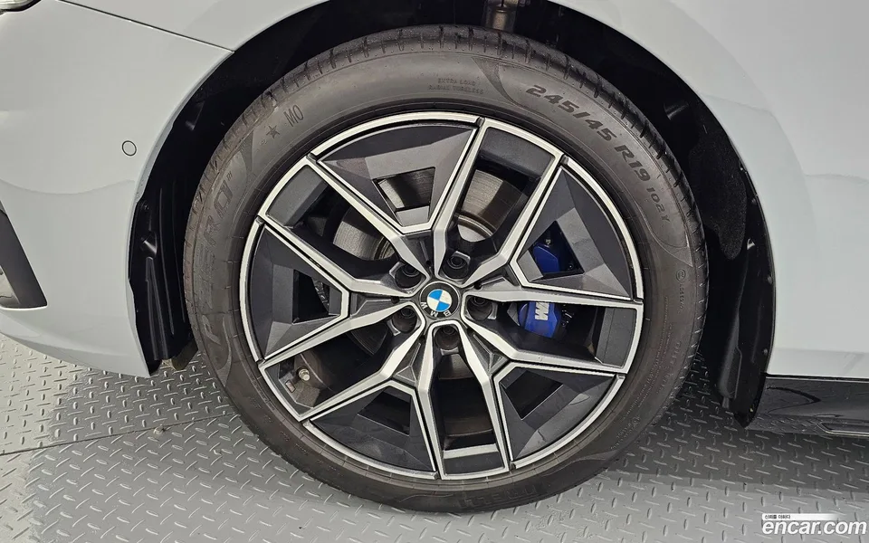BMW 5 Series 520i M 2026 — thumbnail 2