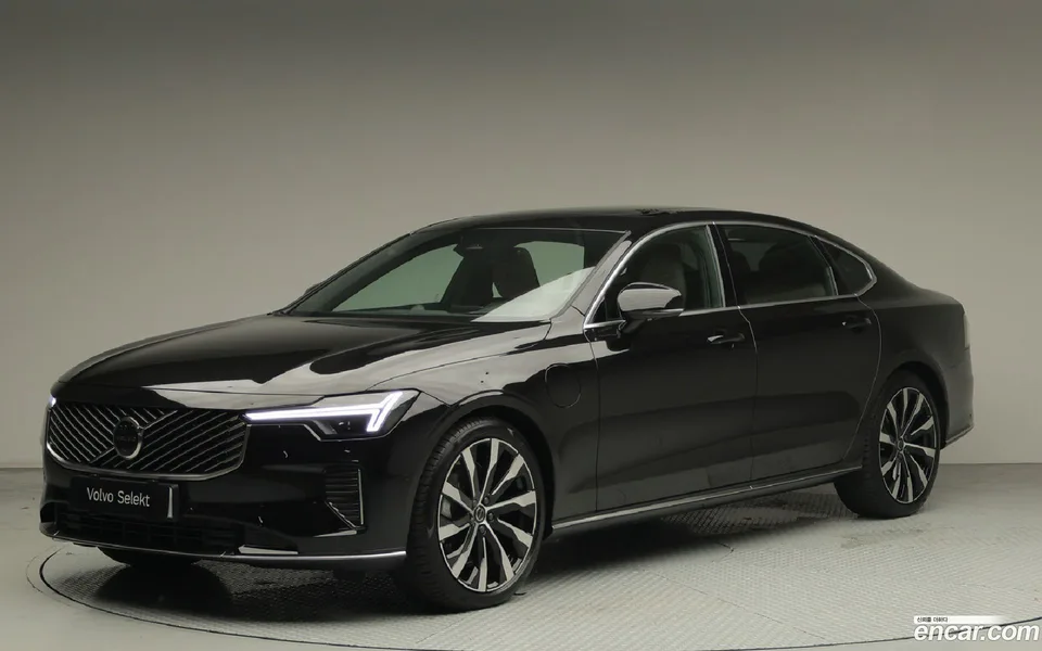 Volvo S90 T8 AWD 2026 — photo 1, buy with delivery to Moscow