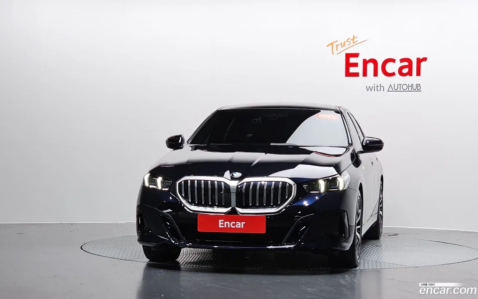 BMW 5 Series 530i xDrive M 2024 — thumbnail 3