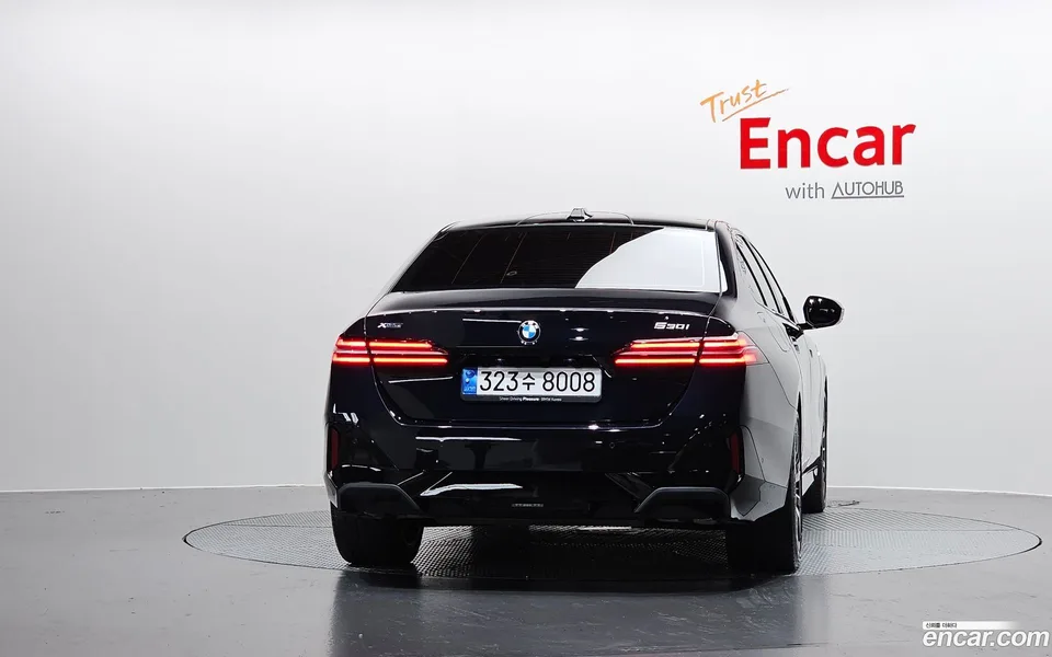BMW 5 Series 530i xDrive M 2024 — thumbnail 4
