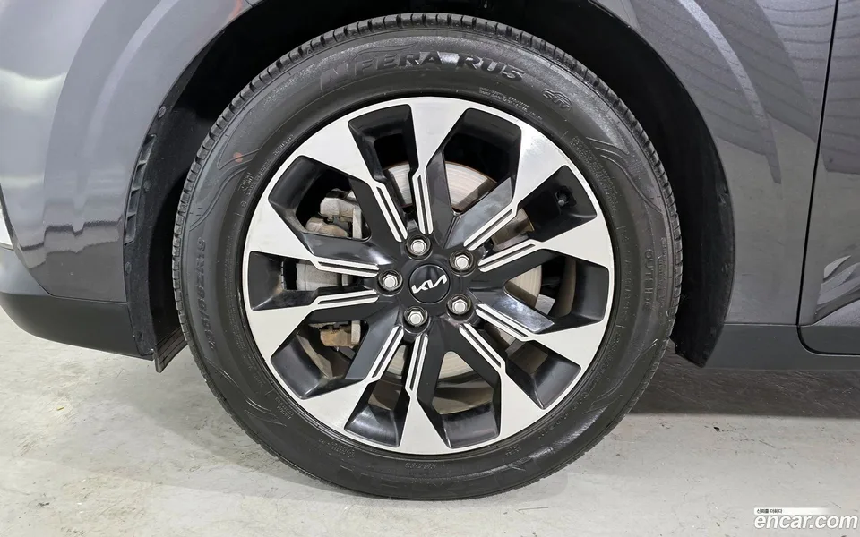 Kia Carnival 7 2023 — thumbnail 2