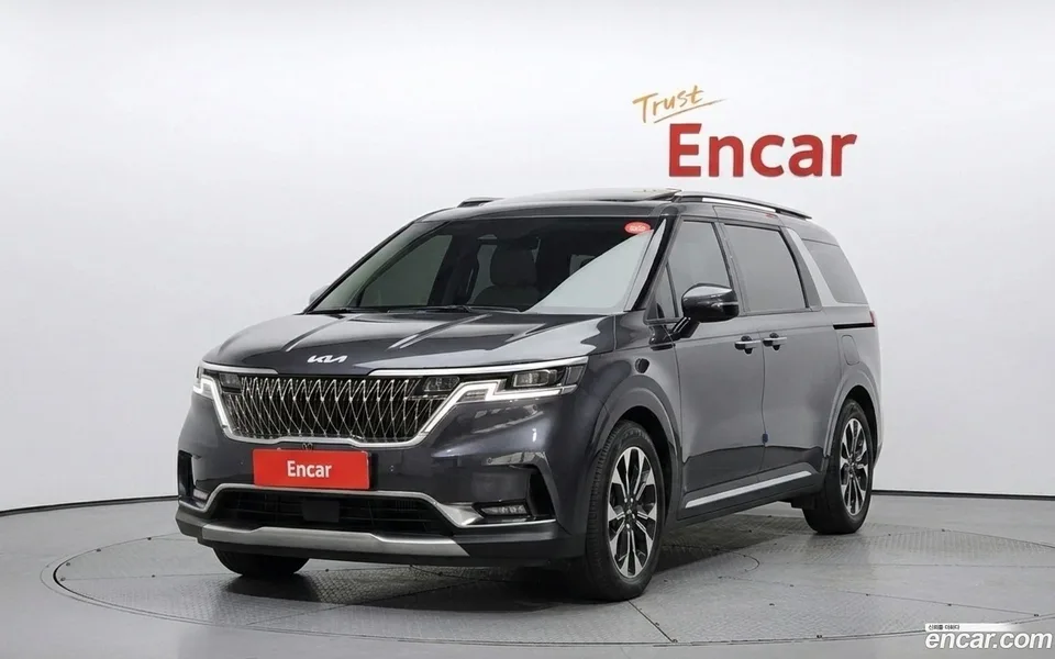 Kia Carnival 7 2023 — photo 1, buy with delivery to Moscow