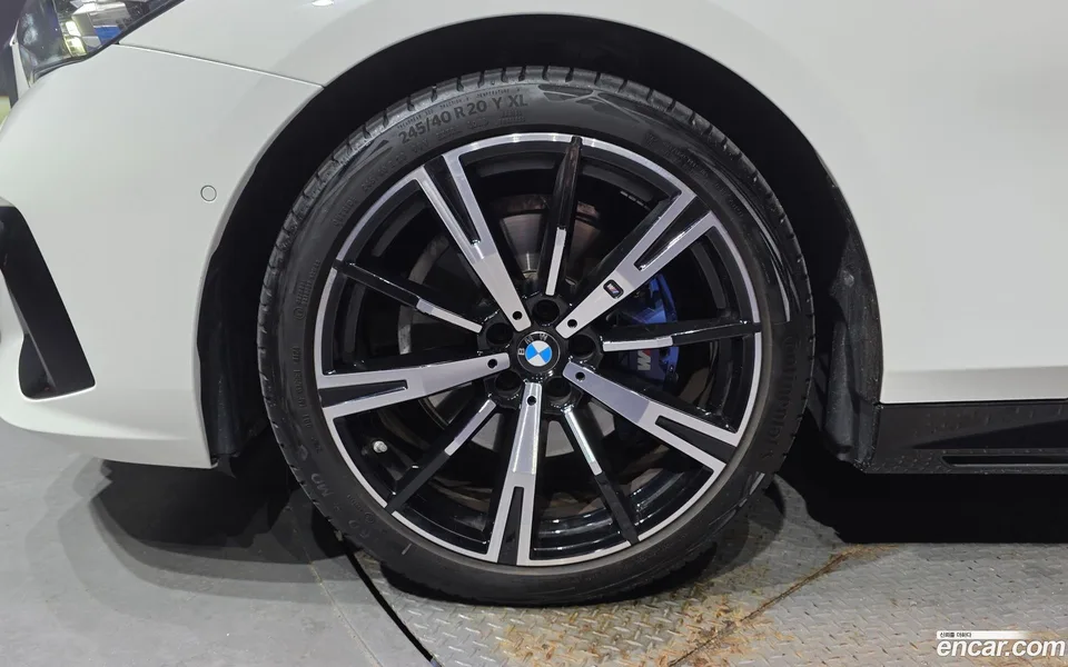 BMW 5 Series 530i xDrive M 2025 — thumbnail 5