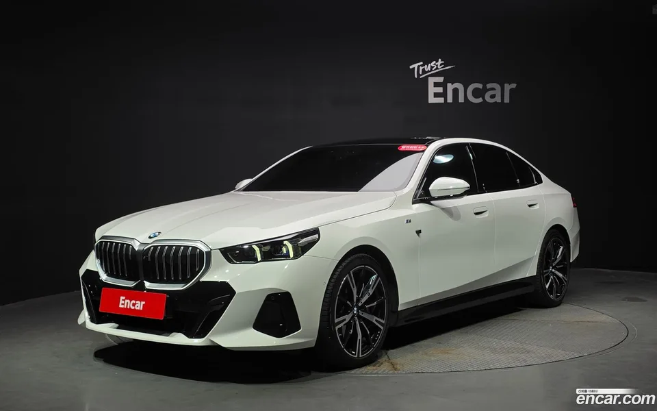 BMW 5 Series 530i xDrive M 2025 — photo 1, buy with delivery to Moscow