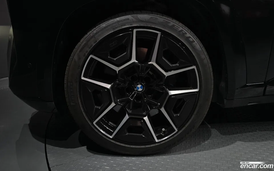 BMW XM 4.4 2025 — thumbnail 5