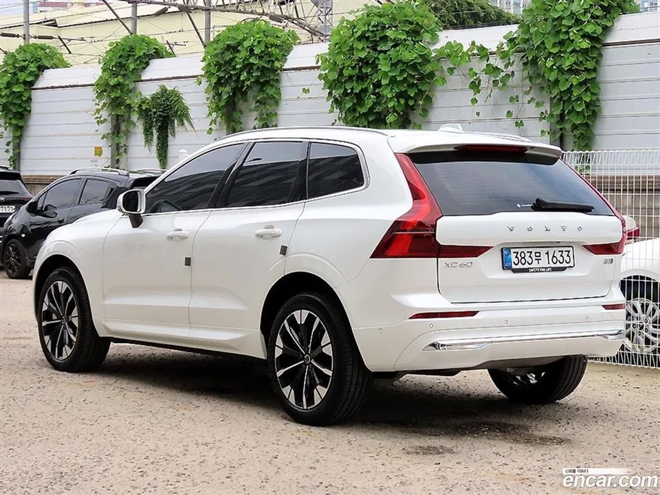 Volvo XC60 B5 2025 — thumbnail 3