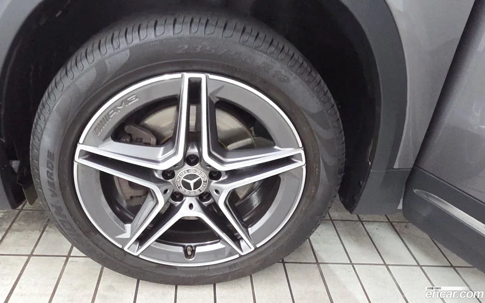 Mercedes-Benz GLA-Class GLA250 4MATIC 2023 — thumbnail 2