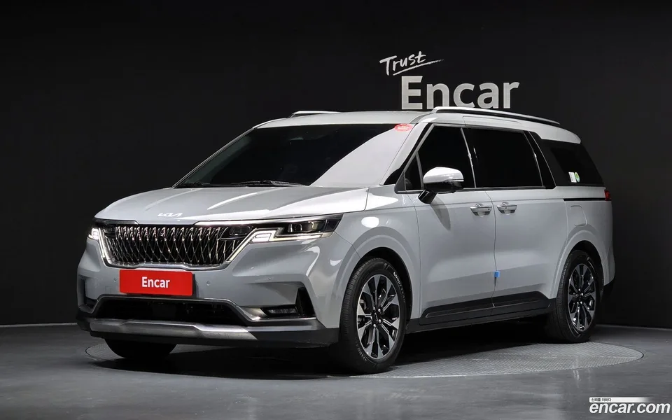 Kia Carnival 9 2023 — photo 1, buy with delivery to Moscow