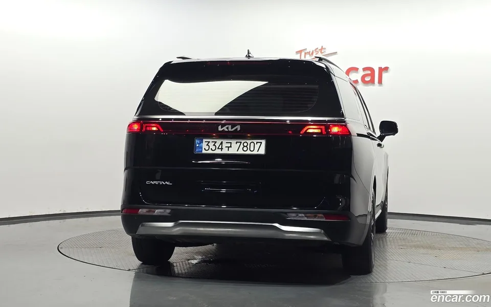 Kia Carnival 9 2023 — thumbnail 4