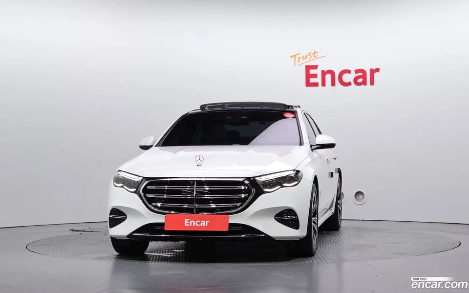 Mercedes-Benz E-Class E350e 4MATIC 2025 — thumbnail 3