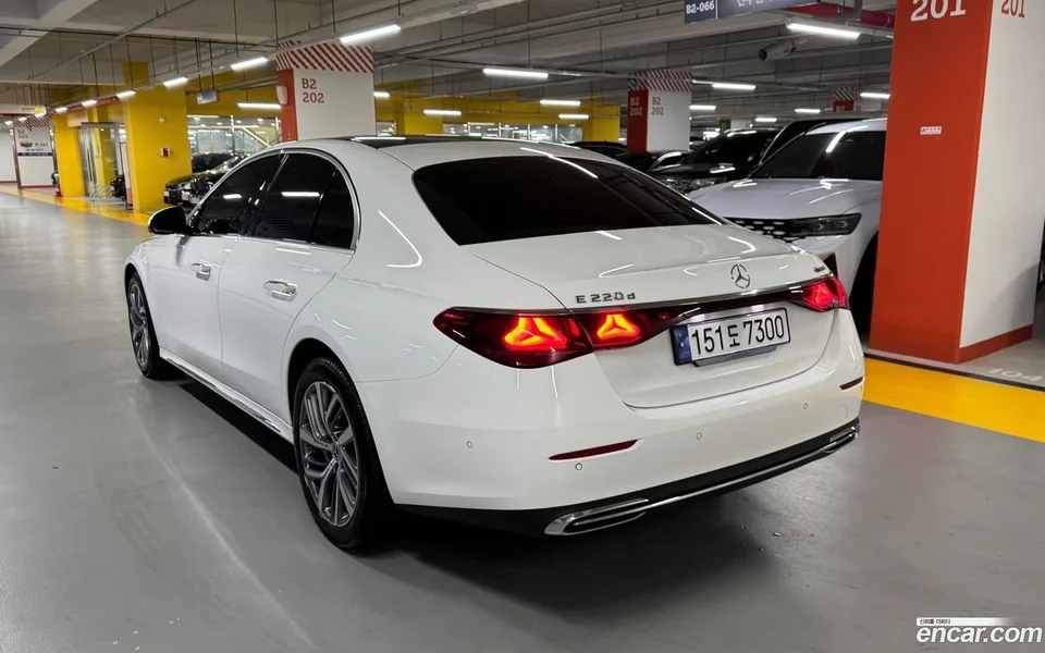 Mercedes-Benz E-Class E220d 4MATIC 2024 — thumbnail 4