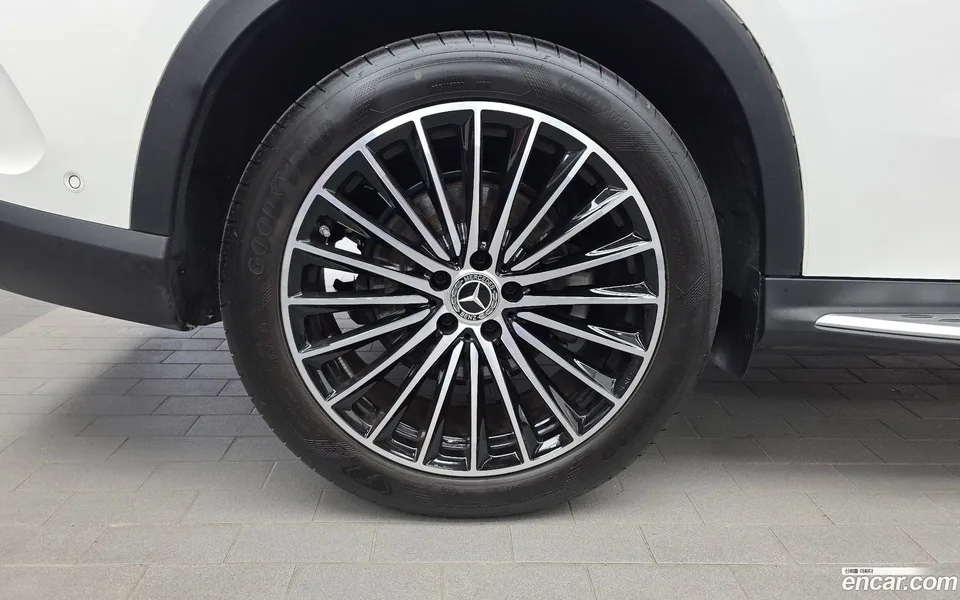 Mercedes-Benz GLC-Class GLC300 4MATIC AMG Line 2024 — thumbnail 2