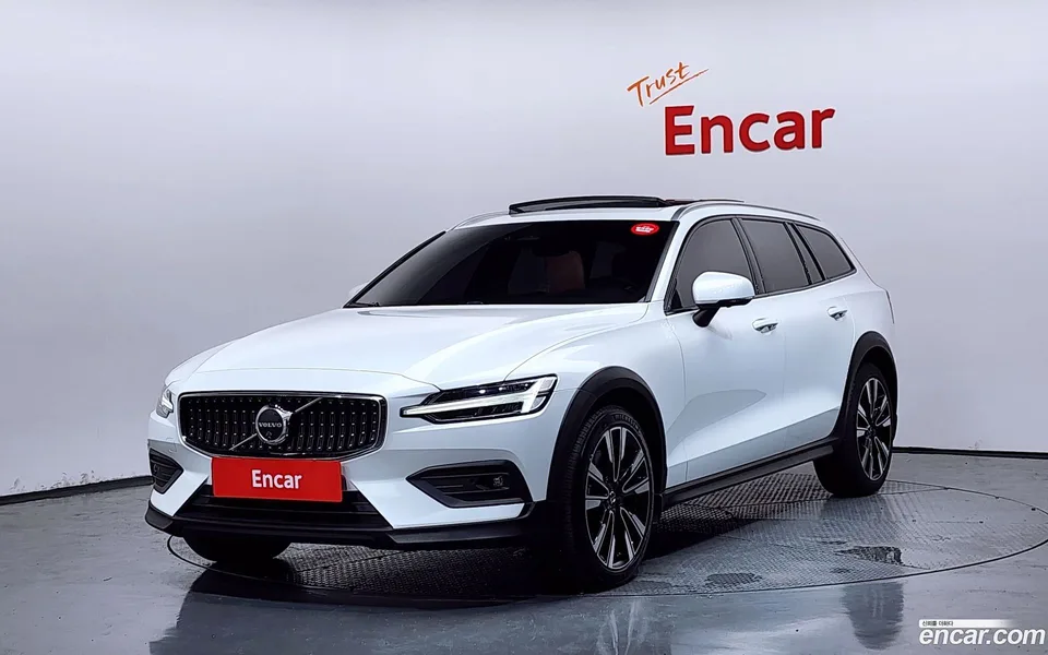 Volvo V60 Cross Country B5 AWD 2024 — photo 1, buy with delivery to Moscow
