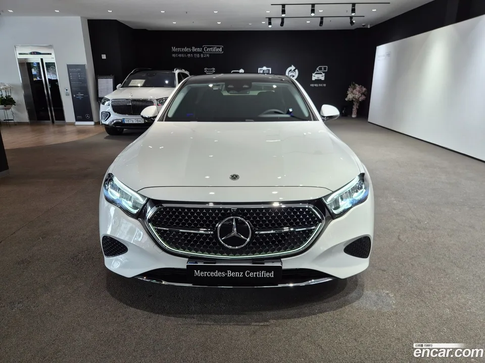 Mercedes-Benz E-Class E200 2026 — thumbnail 3