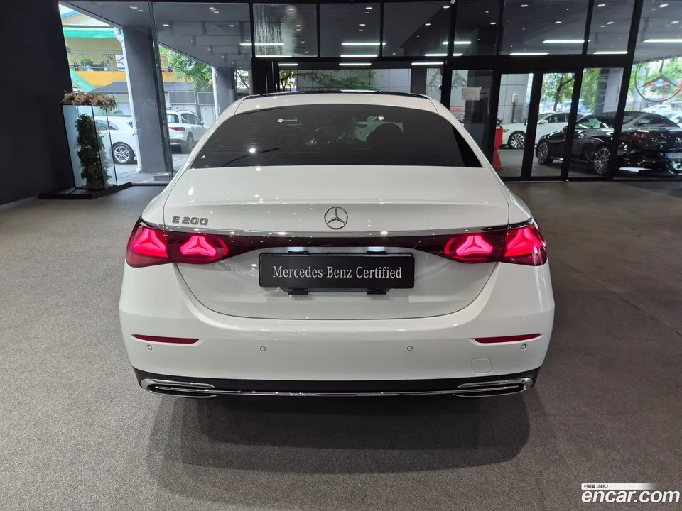 Mercedes-Benz E-Class E200 2026 — thumbnail 4