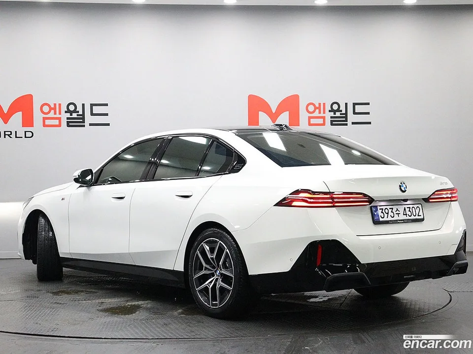 BMW 5 Series 520i M 2024 — thumbnail 4