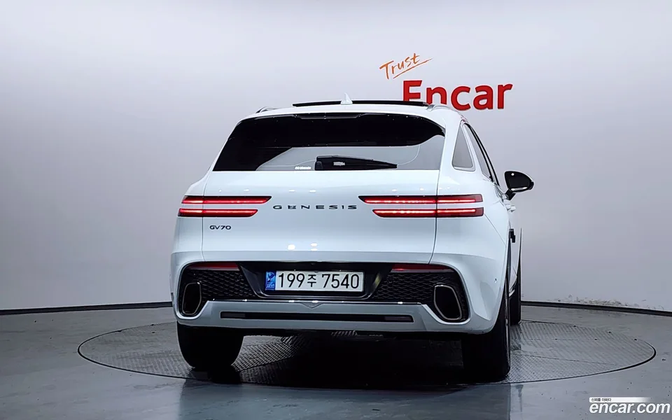 Genesis GV70 2.5T 2WD 2023 — thumbnail 4
