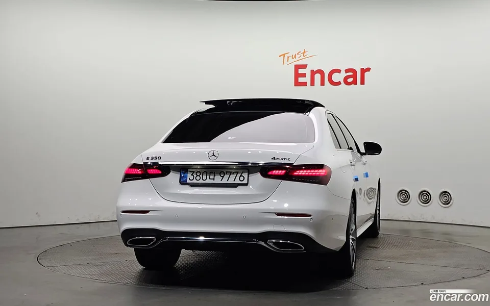 Mercedes-Benz E-Class E350 4MATIC AMG Line 2022 — thumbnail 4