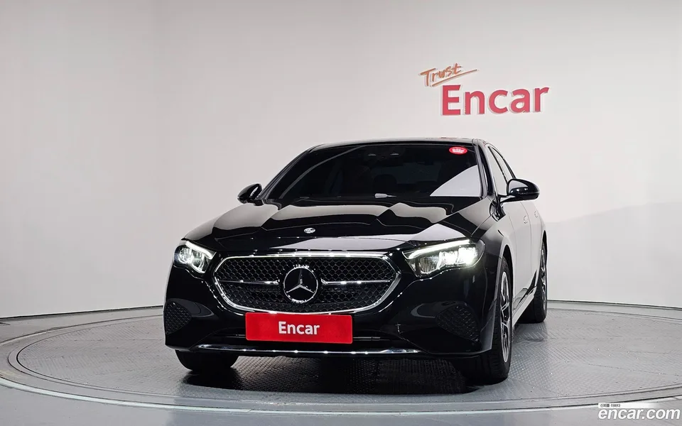 Mercedes-Benz E-Class E200 2025 — thumbnail 3