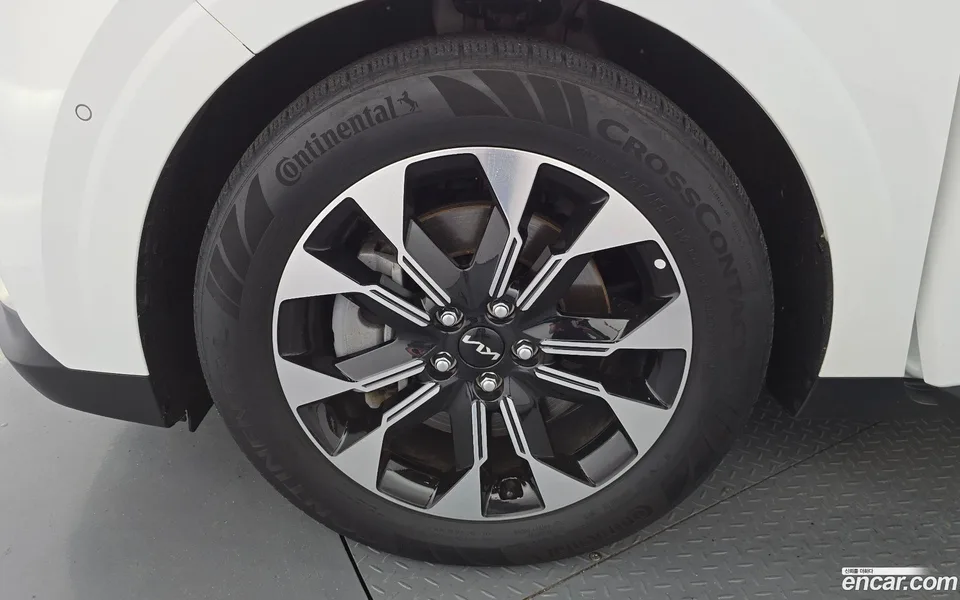 Kia Carnival 9 2023 — thumbnail 2