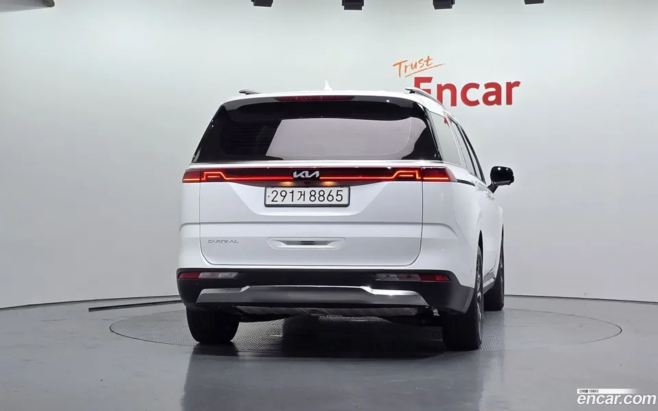 Kia Carnival 9 2023 — thumbnail 4