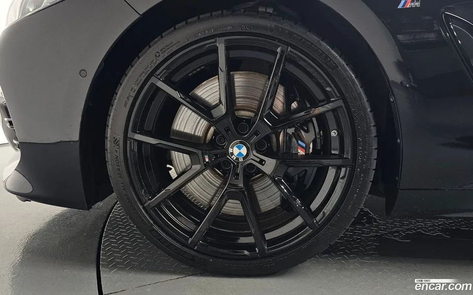 BMW 8 Series M850i xDrive 2025 — thumbnail 2