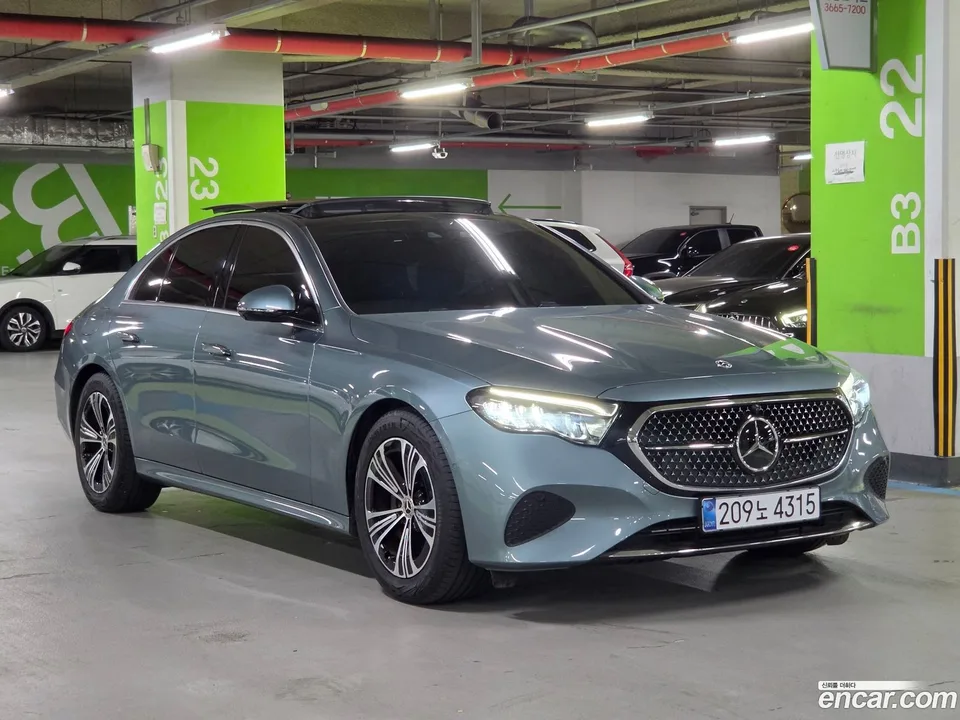 Mercedes-Benz E-Class E200 2025 — thumbnail 3