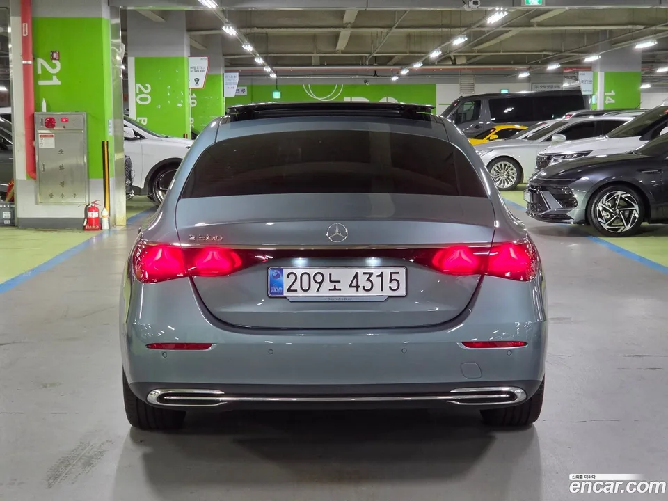 Mercedes-Benz E-Class E200 2025 — thumbnail 5