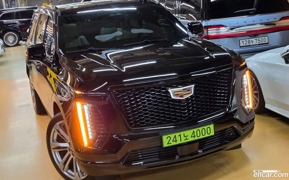 Cadillac Escalade 6.2 ESV 2025 — photo 1, buy with delivery to Moscow