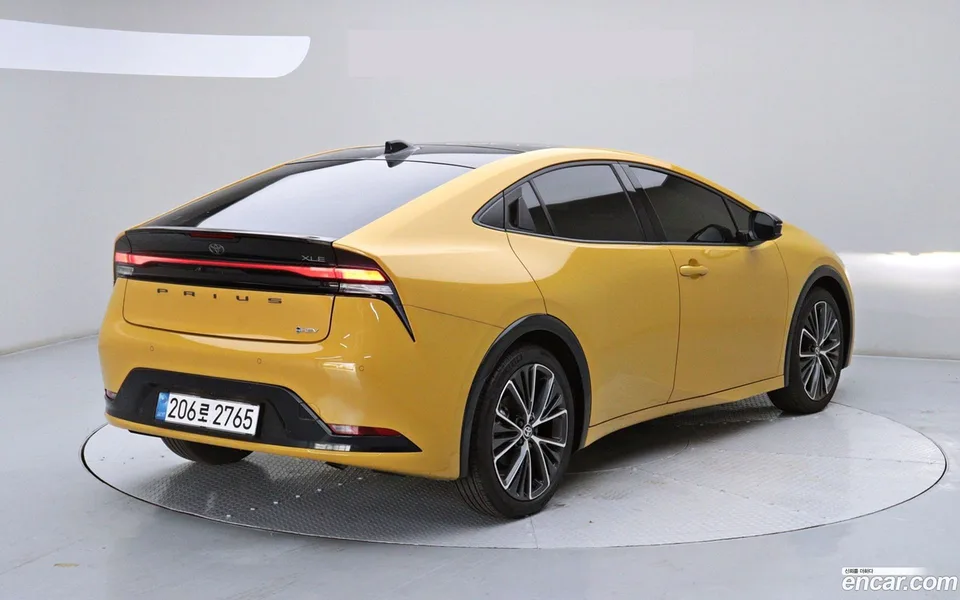 Toyota Prius 2.0 XLE 2024 — thumbnail 3