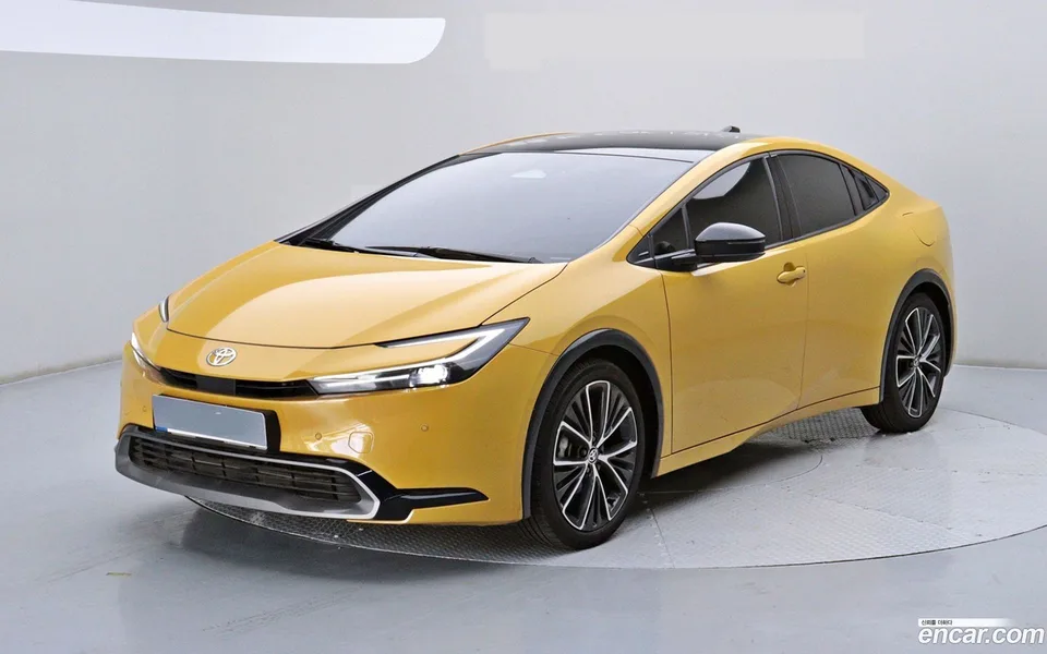 Toyota Prius 2.0 XLE 2024 — photo 1, buy with delivery to Moscow