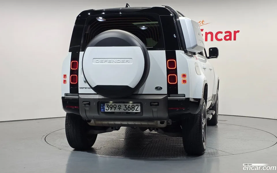 Land Rover Defender 110 P300 X- SE 2023 — thumbnail 4