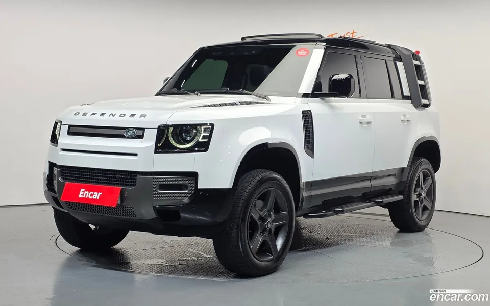 Land Rover Defender 110 P300 X- SE 2023 — photo 1, buy with delivery to Moscow