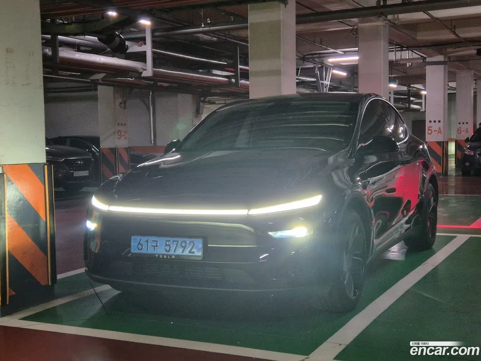 Tesla Model Y AWD 2025 — thumbnail 3