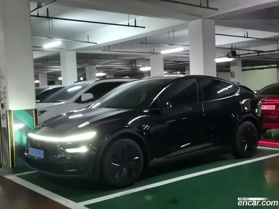 Tesla Model Y AWD 2025 — photo 1, buy with delivery to Moscow