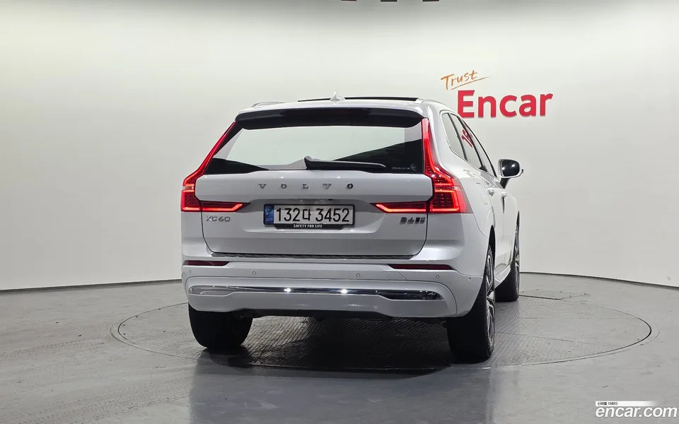 Volvo XC60 B6 2022 — thumbnail 4