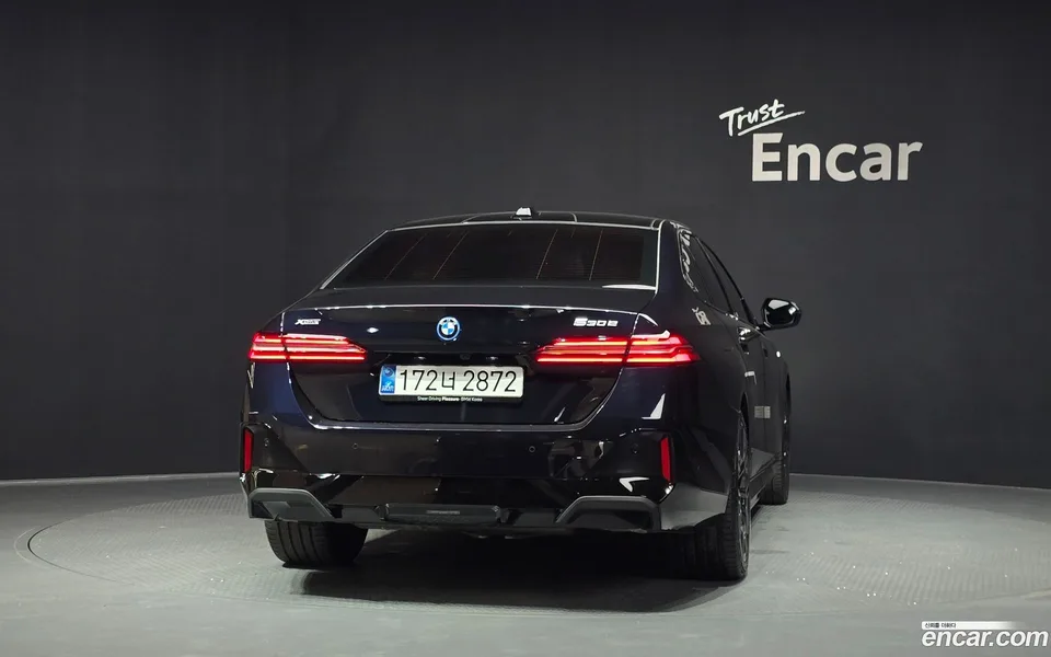 BMW 5 Series 530e xDrive M 2025 — thumbnail 4