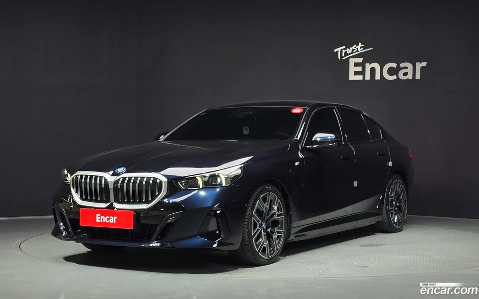 BMW 5 Series 530e xDrive M 2025 — photo 1, buy with delivery to Moscow