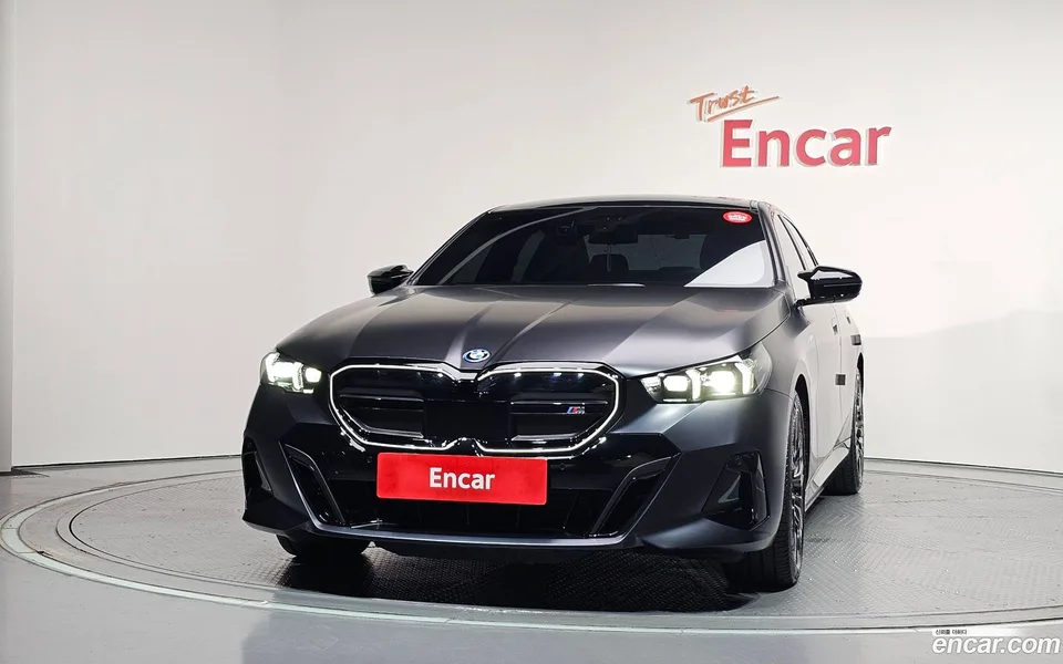 BMW i5 M60 xDrive 2024 — thumbnail 3