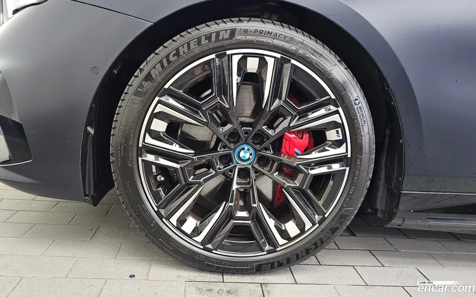 BMW i5 M60 xDrive 2024 — thumbnail 5