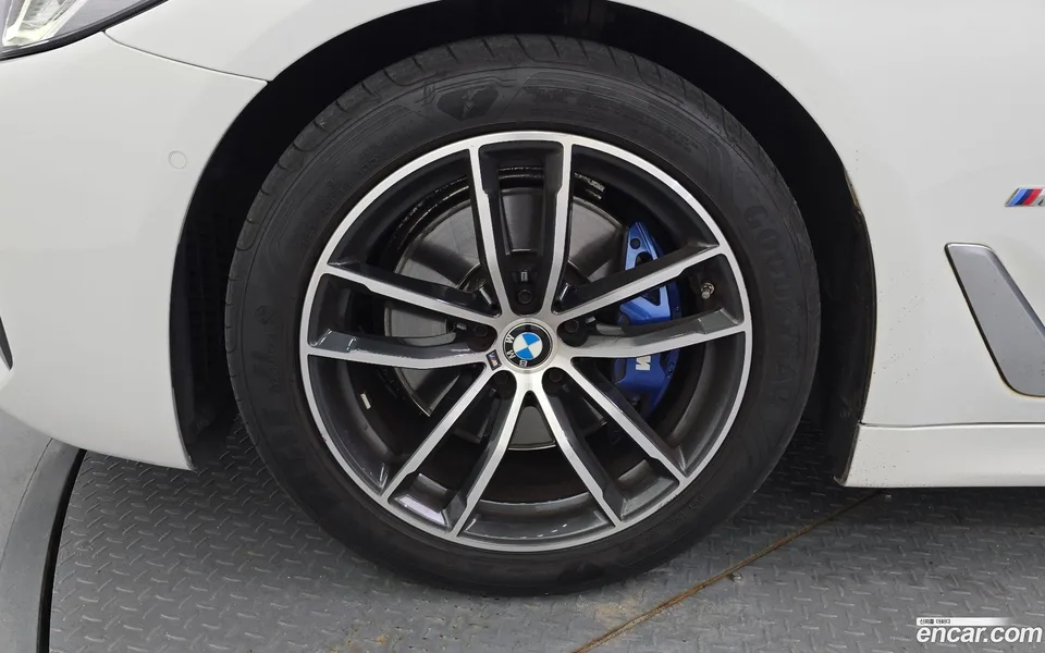 BMW 5 Series 520i M 2023 — thumbnail 2