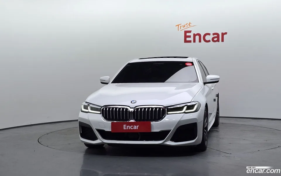 BMW 5 Series 520i M 2023 — thumbnail 3