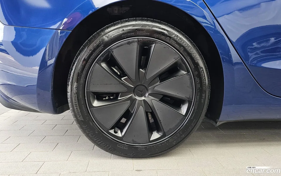 Tesla Model 3 AWD 2024 — thumbnail 2