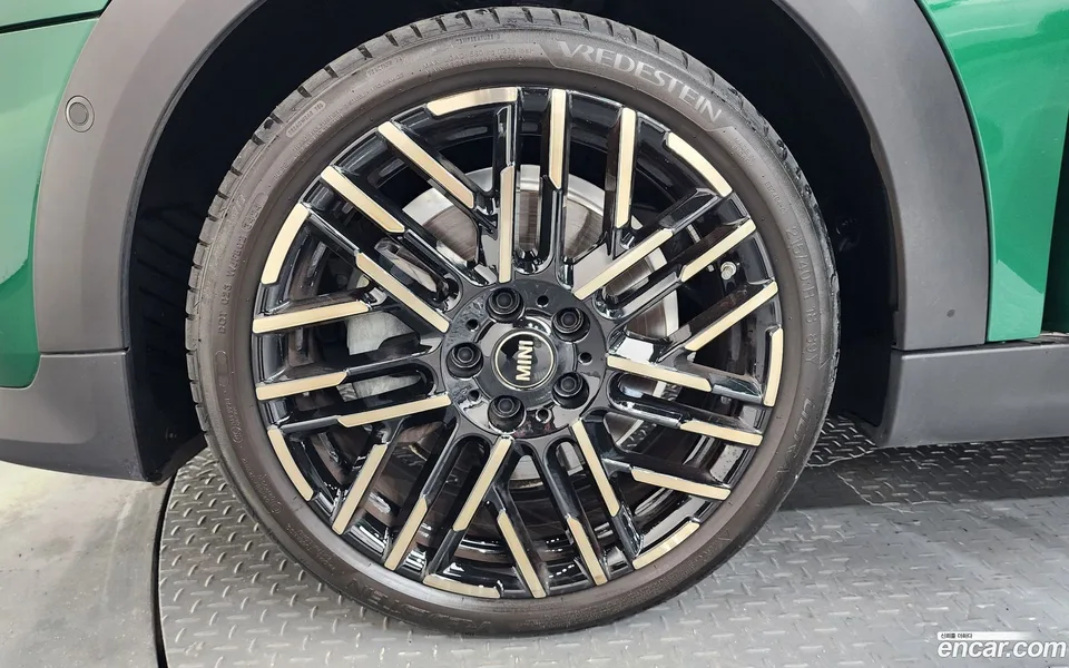 MINI Cooper S 5 2025 — thumbnail 2