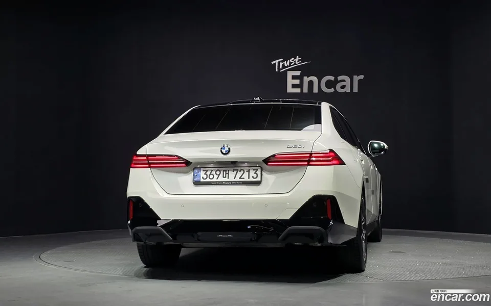 BMW 5 Series 520i M 2024 — thumbnail 4